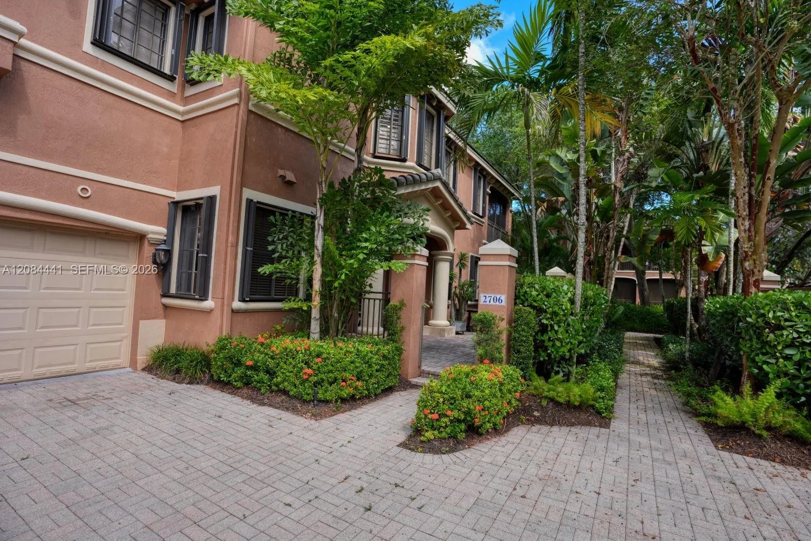 Foto de propiedad en 2706 Kinsington Circle 23-2, Weston, FL 33332 Weston con MLS# 
