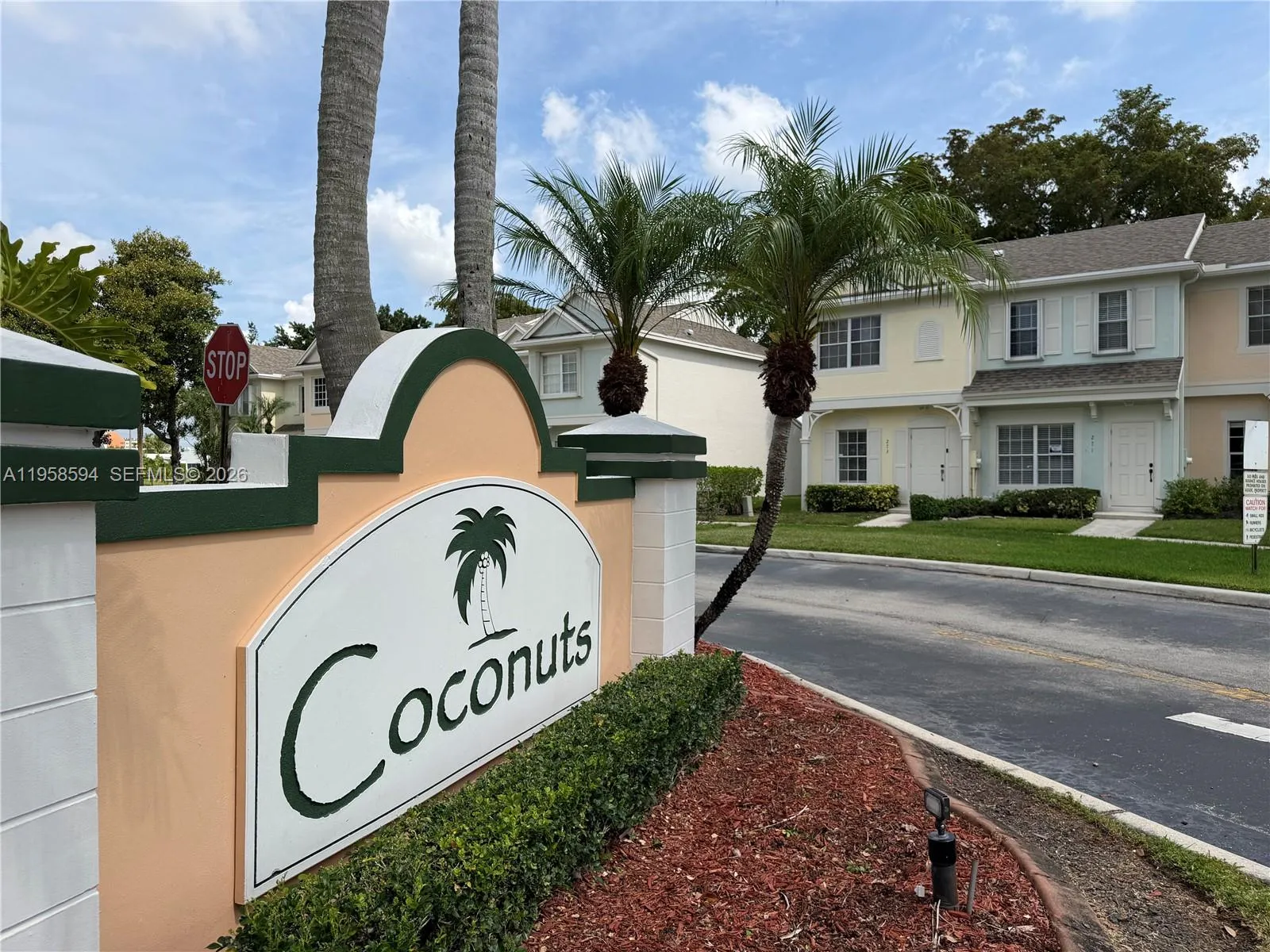 Foto de propiedad en 271 Duval Court, Weston, FL 33326 Weston con MLS# 