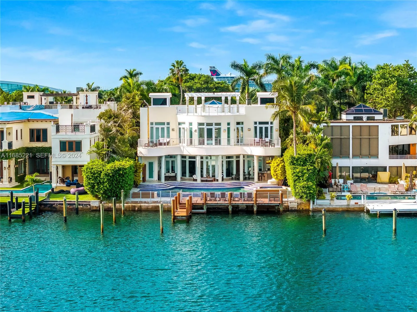 Foto de propiedad en 271 N Hibiscus Drive, Miami Beach, FL 33139 Miami Beach con MLS# 