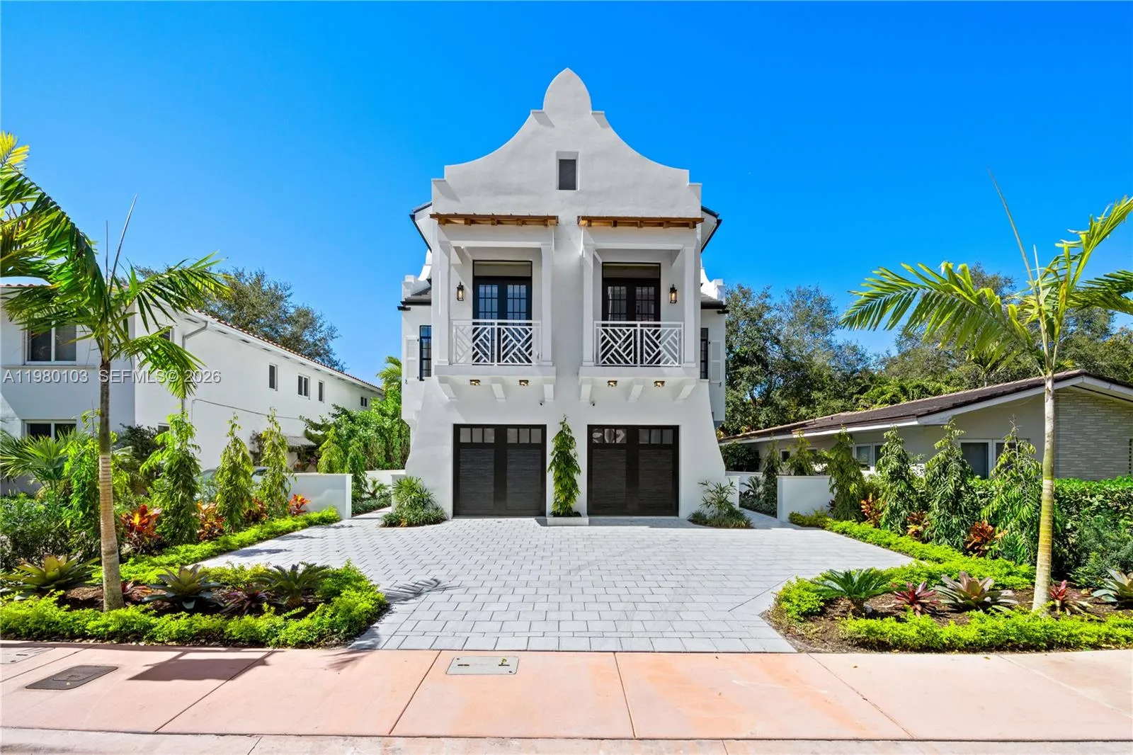 Foto de propiedad en 2710 S + 2712 Le Jeune Road, Coral Gables, FL 33134 Coral Gables con MLS# 
