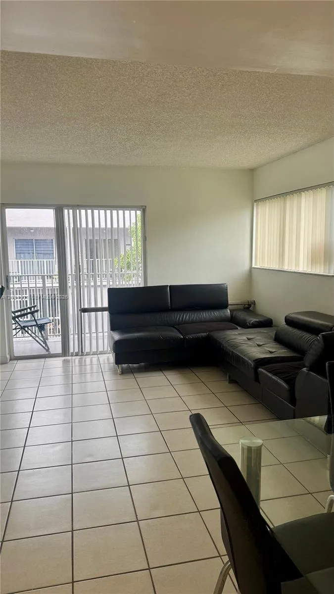 En Renta 2710 W 76th Street 208, Hialeah, FL 33016, Hialeah, FL 33016