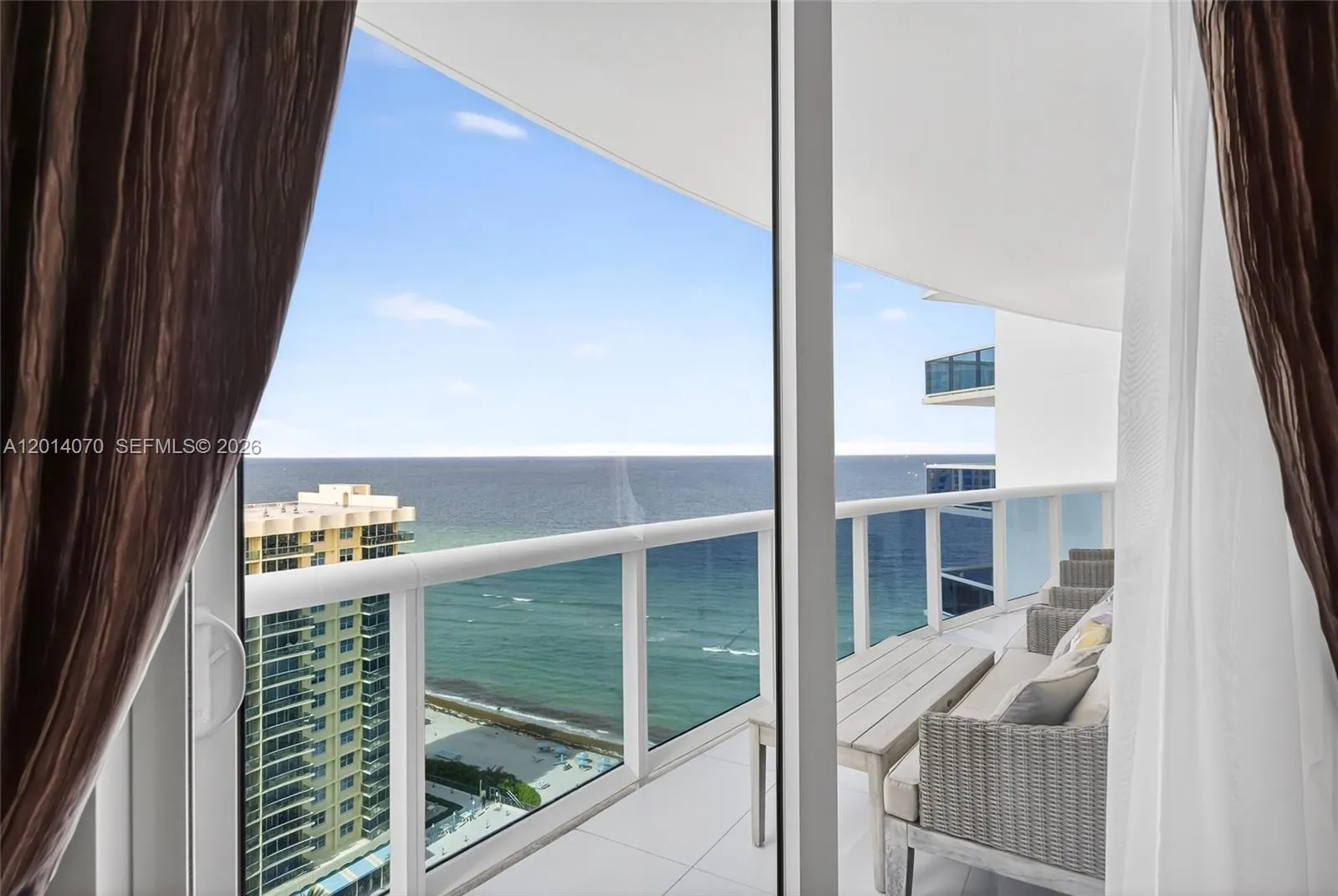 Foto de propiedad en 2711 S Ocean Drive 1901, Hollywood, FL 33019 Hollywood con MLS# 