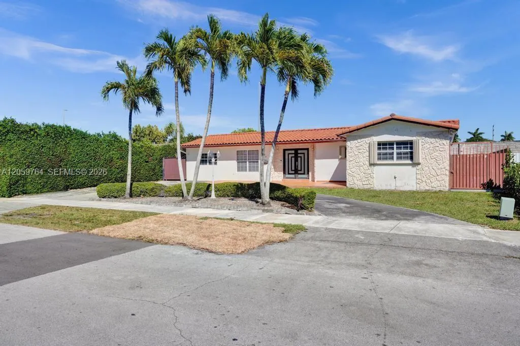 En Venta 2711 SW 117th Court, Miami, FL 33175, Miami, FL 33175