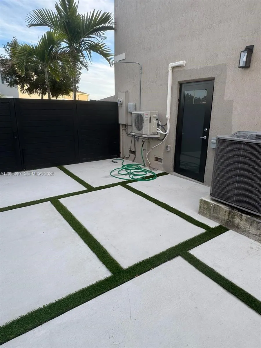 Foto de propiedad en 27132 SW 132 Court 1, Homestead, FL 33032 Homestead con MLS# 