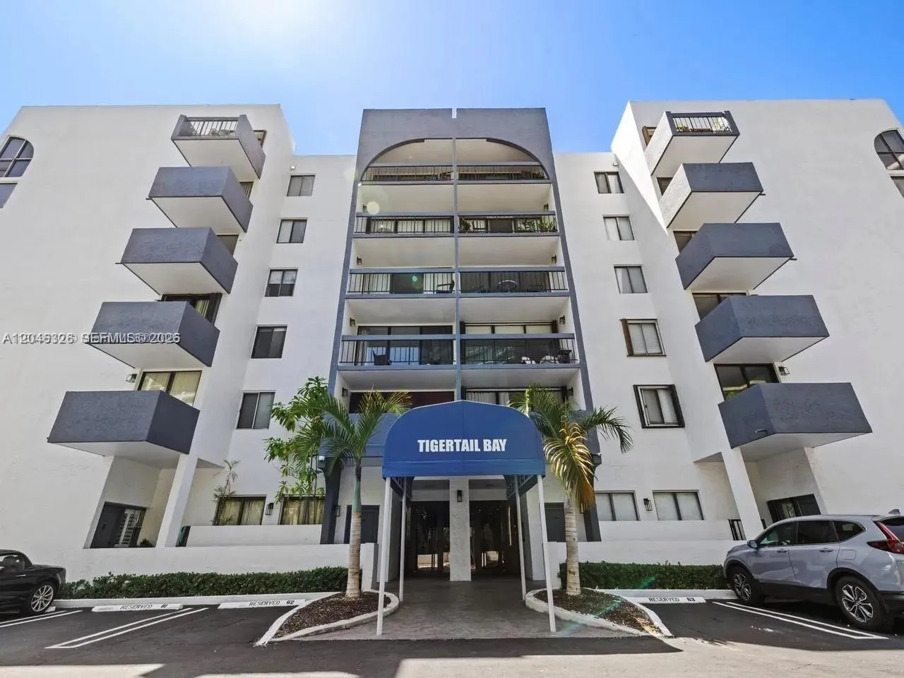 Foto de propiedad en 2715 Tigertail Avenue 102, Miami, FL 33133 Miami con MLS# 