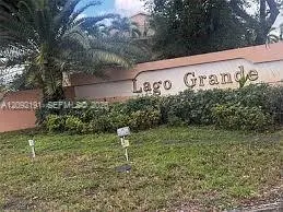 En Renta 2715 W 66th Street 13-21, Hialeah, FL 33016, Hialeah, FL 33016