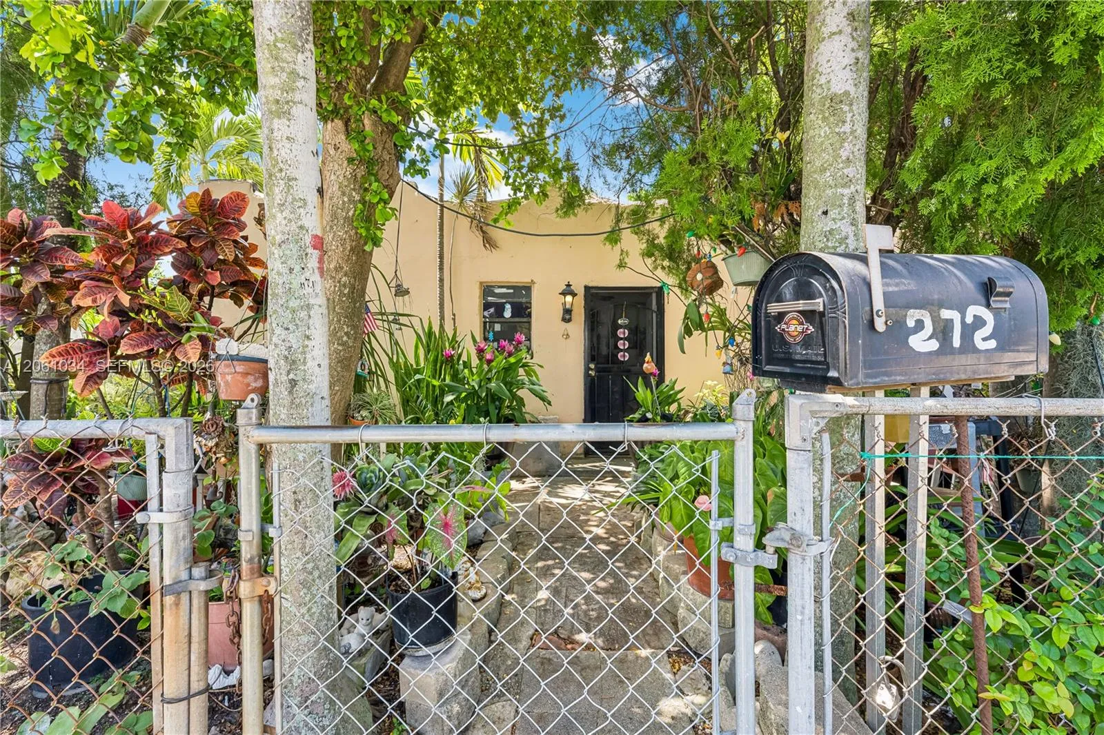Foto de propiedad en 272 NW 37th Street, Miami, FL 33127 Miami con MLS# 