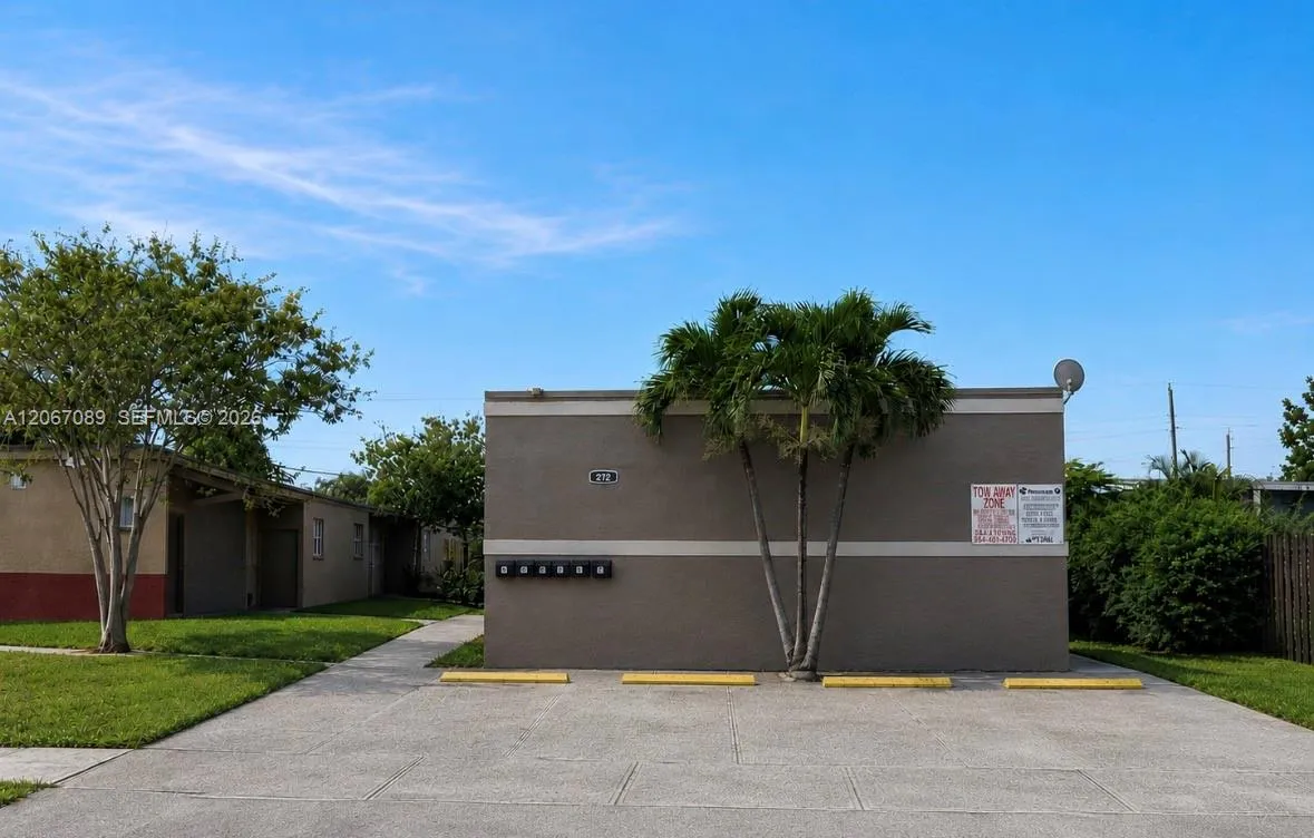 Foto de propiedad en 272 SW 3rd Street A-D, Deerfield Beach, FL 33441 Deerfield Beach con MLS# 