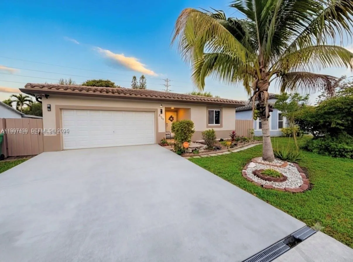 Foto de propiedad en 2720 NW 11th Street, Fort Lauderdale, FL 33311 Fort Lauderdale con MLS# 
