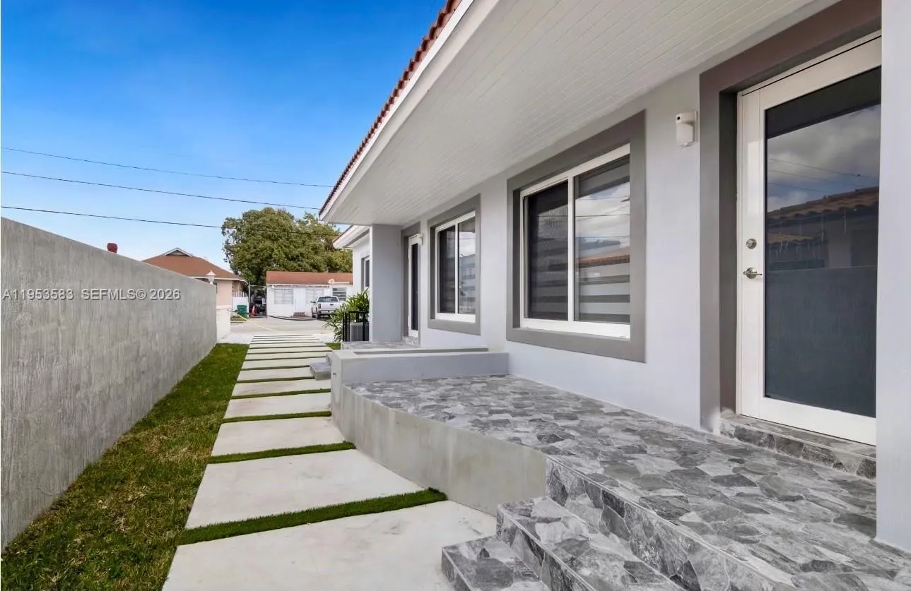 Vendido 2722 SW 5th Street, Miami, FL 33135, Miami, FL 33135