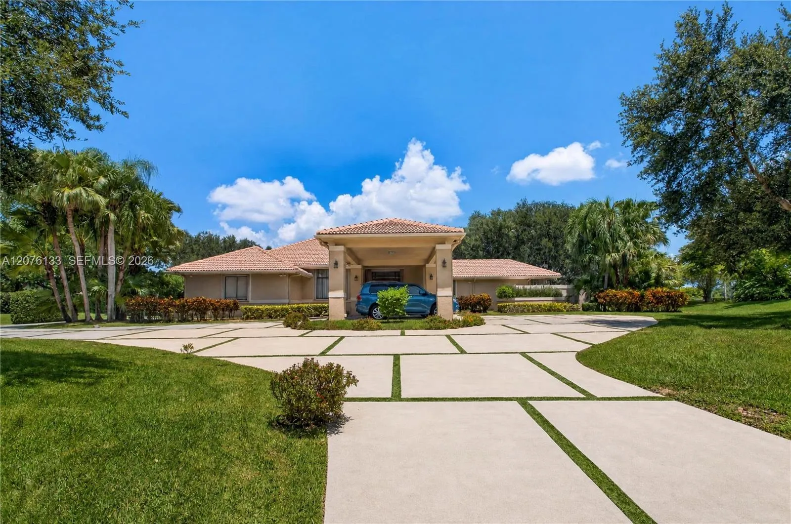 Foto de propiedad en 2725 Hunter Road, Weston, FL 33331 Weston con MLS# 