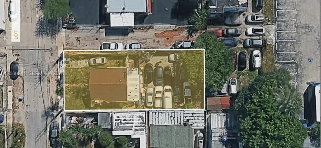 En Venta 2728 NW 3rd Street, Miami, FL 33125, Miami, FL 33125