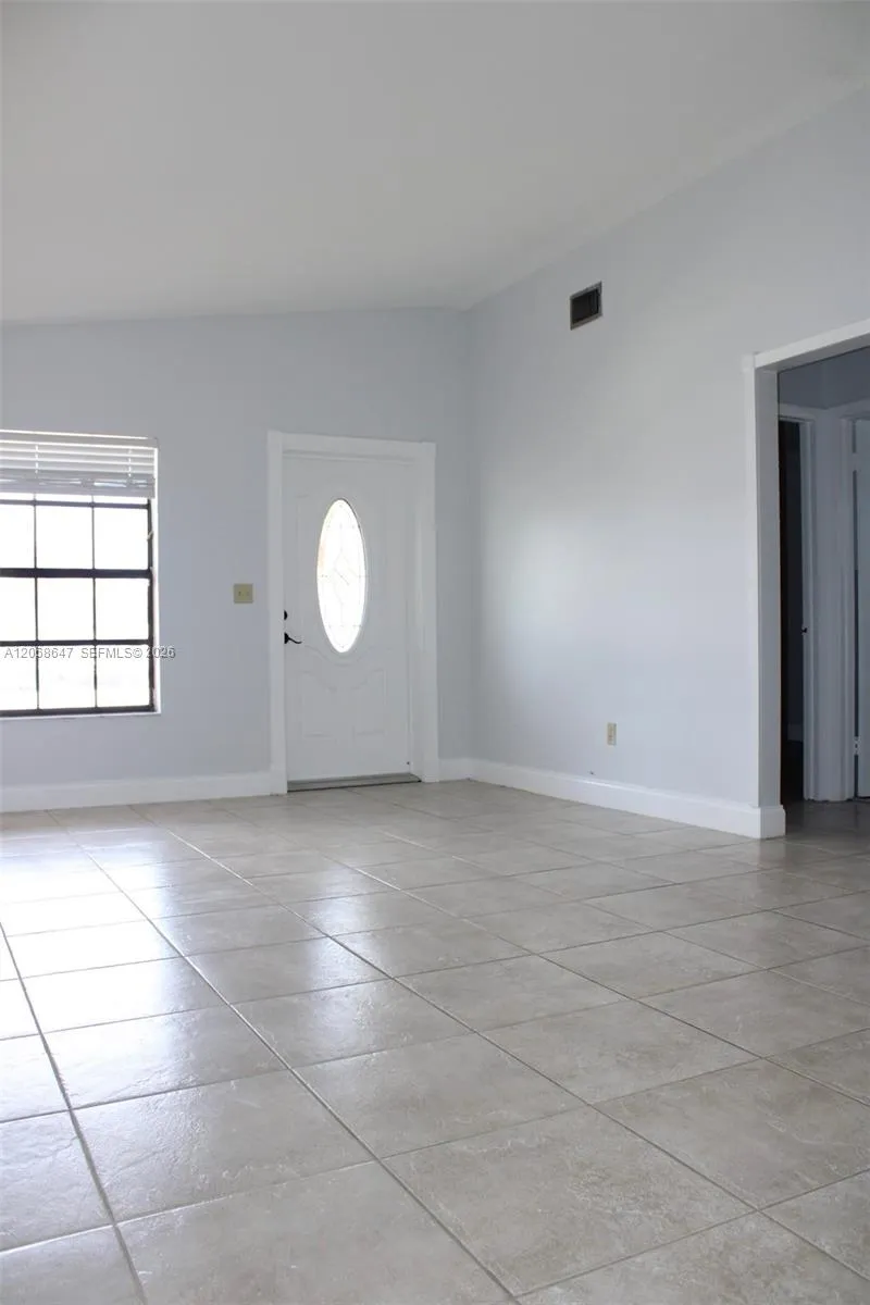 En Renta 2728 W 74th Street 2728, Hialeah, FL 33016, Hialeah, FL 33016