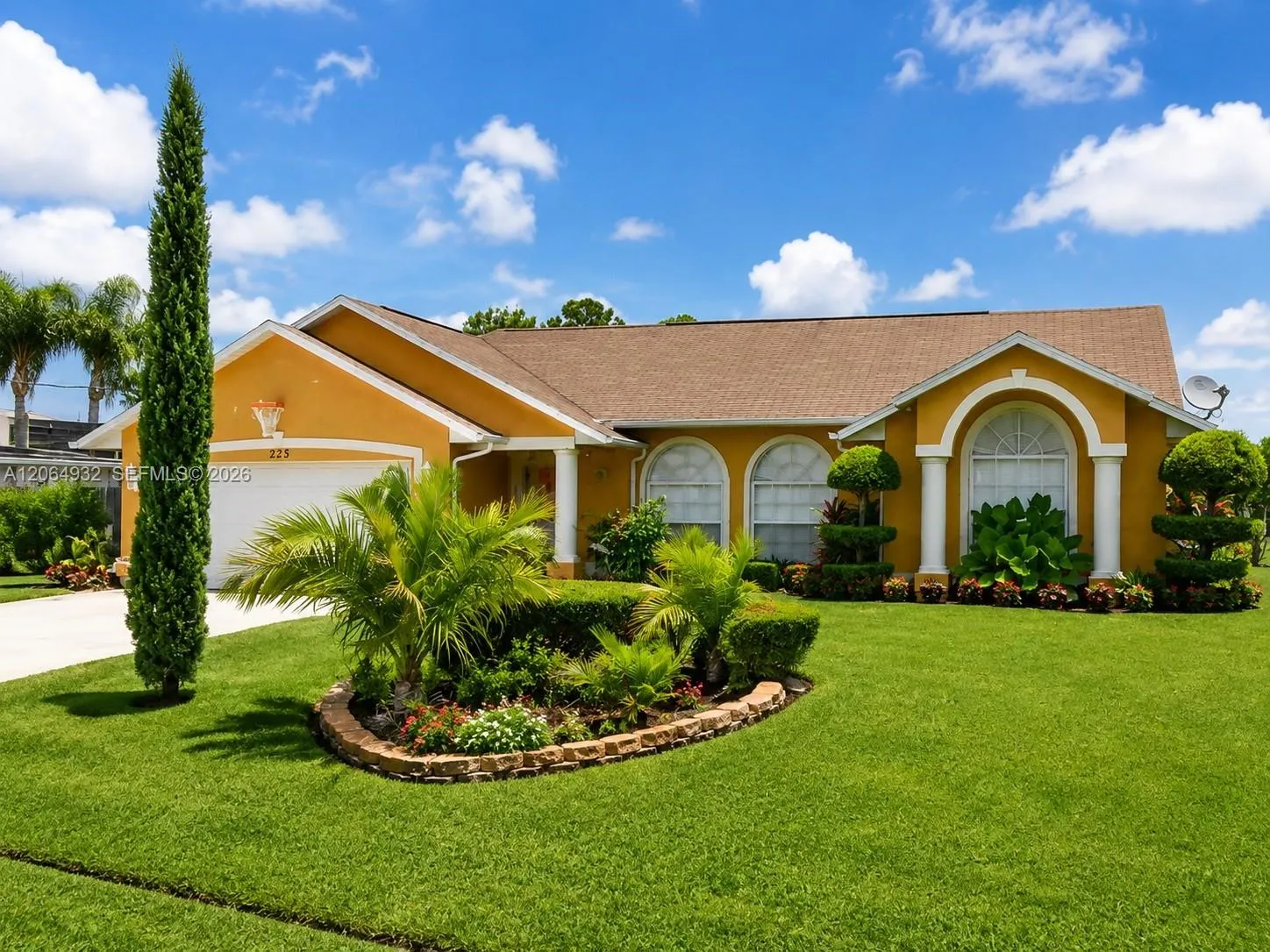 Foto de propiedad en 273 SE Whitmore Drive, Port St. Lucie, FL 34984 Port St. Lucie con MLS# 