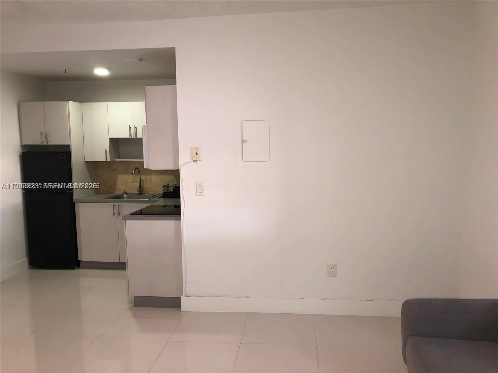 Foto de propiedad en 2730 Collins Avenue 310, Miami Beach, FL 33140 Miami Beach con MLS# 