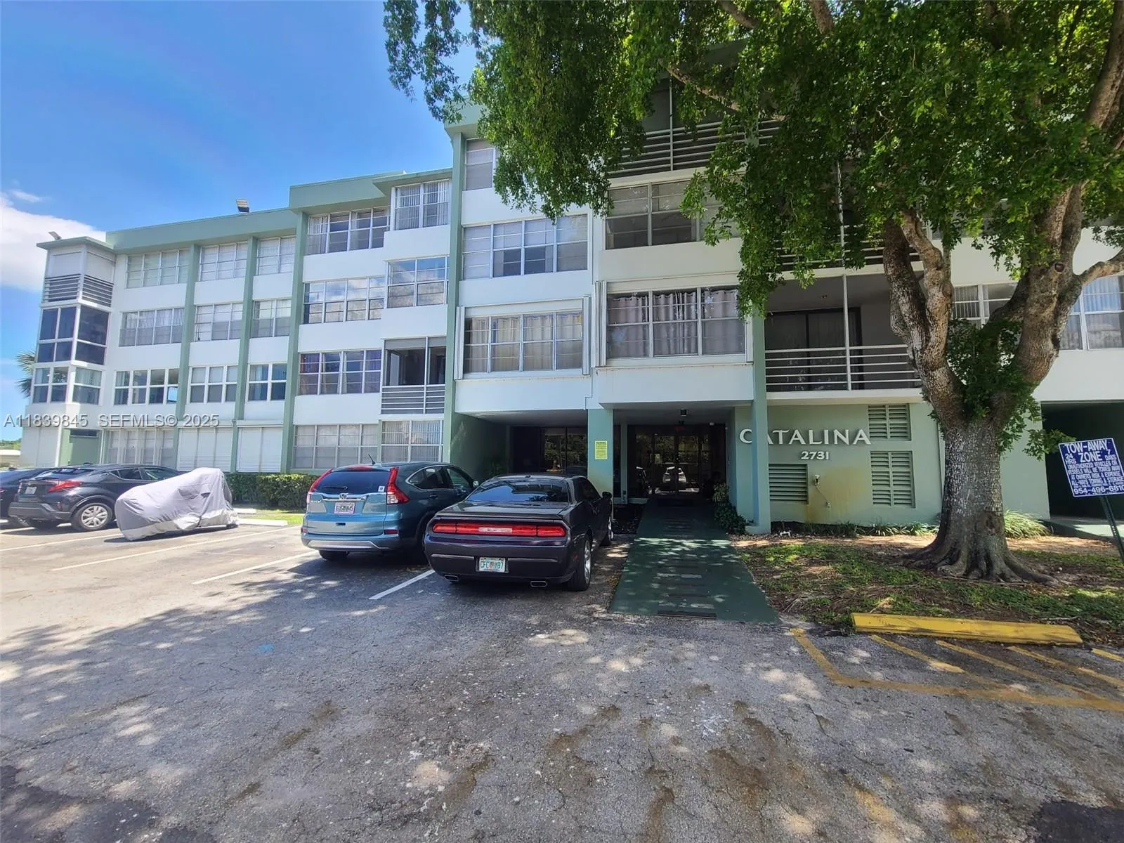 Foto de propiedad en 2731 Taft Street 102, Hollywood, FL 33020 Hollywood con MLS# 