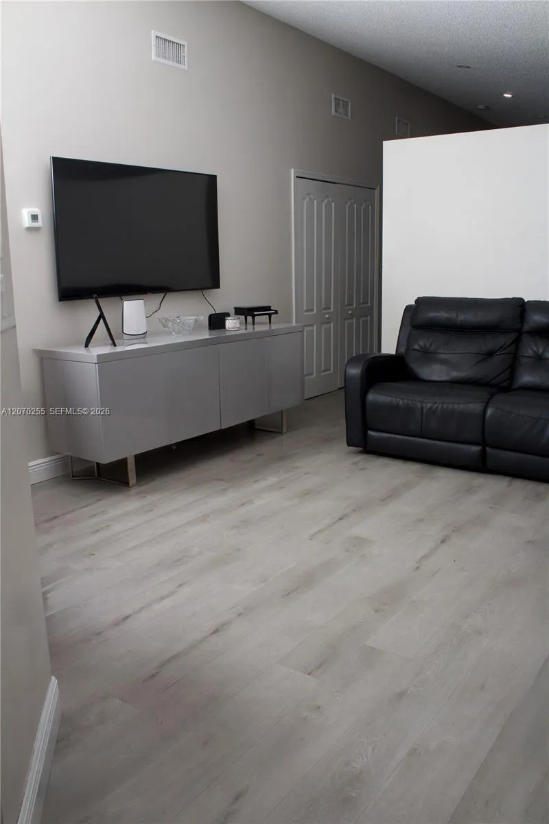 En Venta 2732 W 68th Place, Hialeah, FL 33016, Hialeah, FL 33016