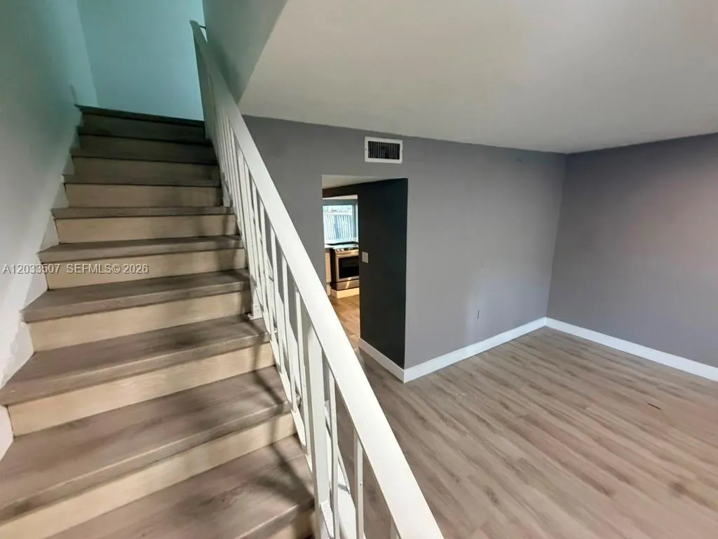 Foto de propiedad en 274 NE 141st Street 3C, Miami, FL 33161 Miami con MLS# 