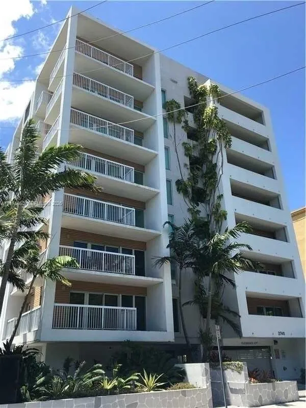 Foto de propiedad en 2740 SW 28th Terrace 206, Miami, FL 33133 Miami con MLS# 