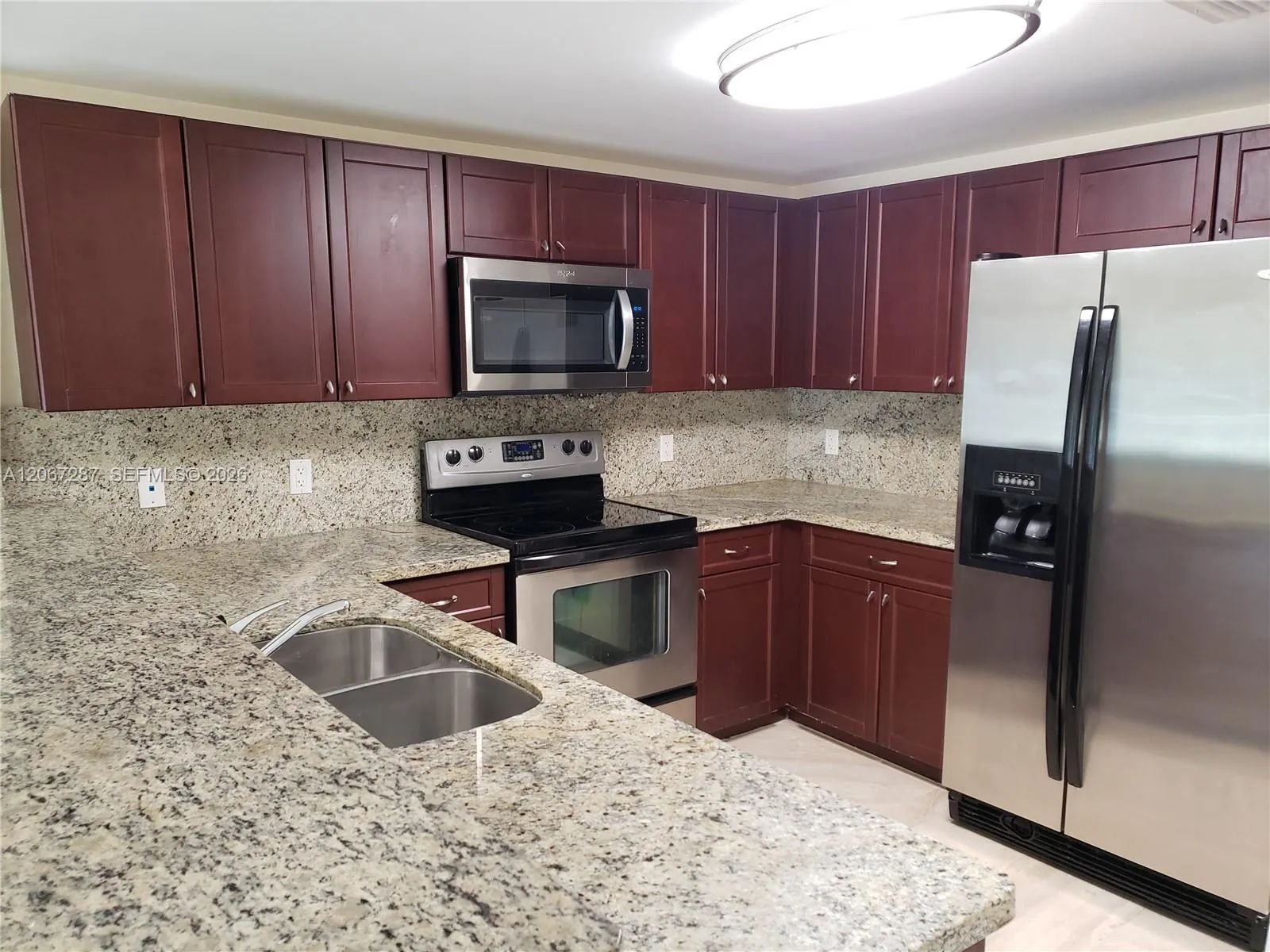 Foto de propiedad en 2740 SW 28th Terrace 209, Miami, FL 33133 Miami con MLS# 