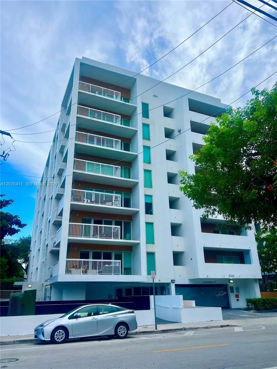 Foto de propiedad en 2740 SW 28th Terrace 503, Miami, FL 33133 Miami con MLS# 
