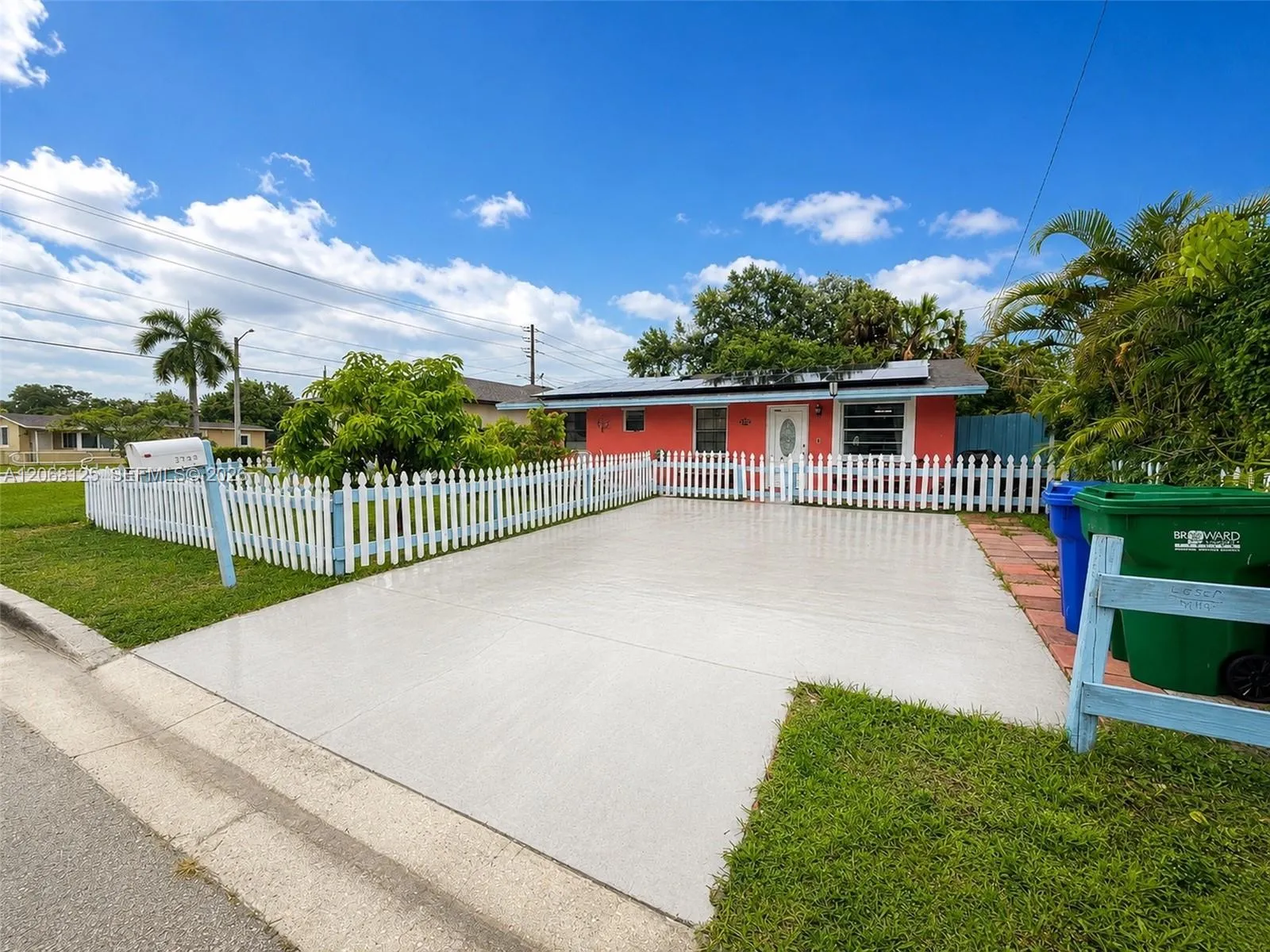 Foto de propiedad en 2745 NW 7th Court, Fort Lauderdale, FL 33311 Fort Lauderdale con MLS# 