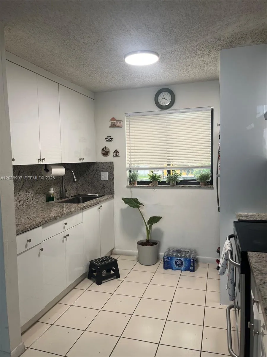 En Venta 2745 W 62 202, Hialeah, FL 33016, Hialeah, FL 33016