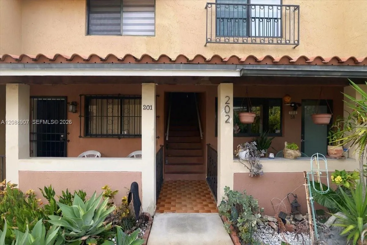 En Venta 2745 W 62 202, Hialeah, FL 33016, Hialeah, FL 33016