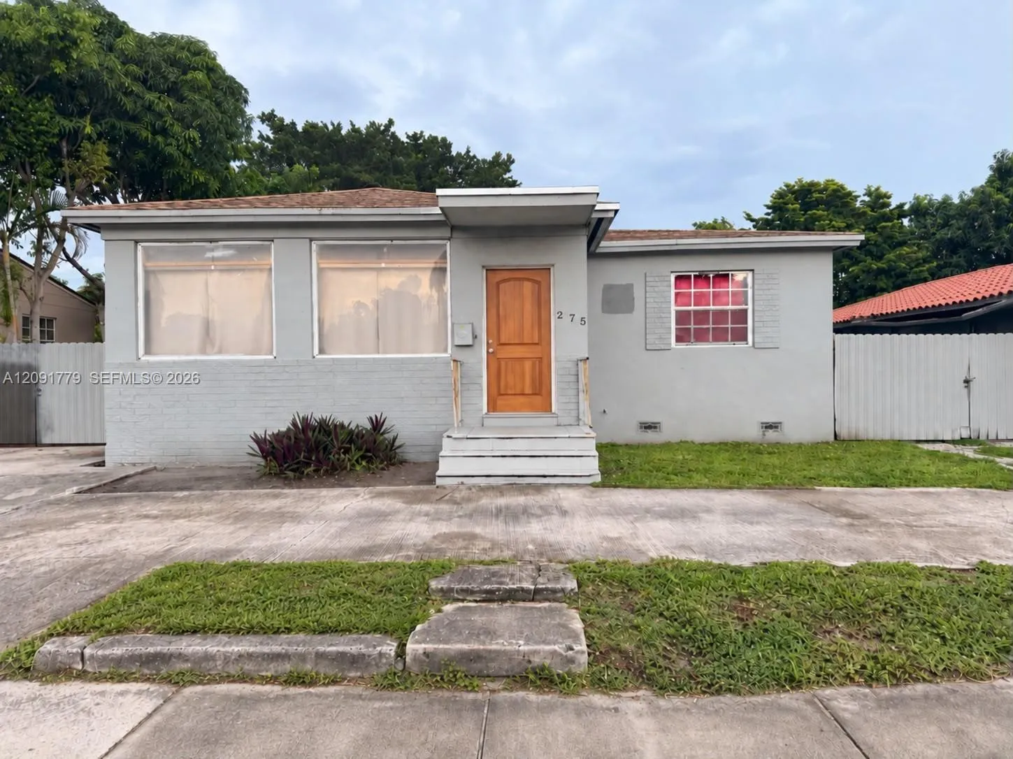 En Venta 275 E 49th Street, Hialeah, FL 33013, Hialeah, FL 33013