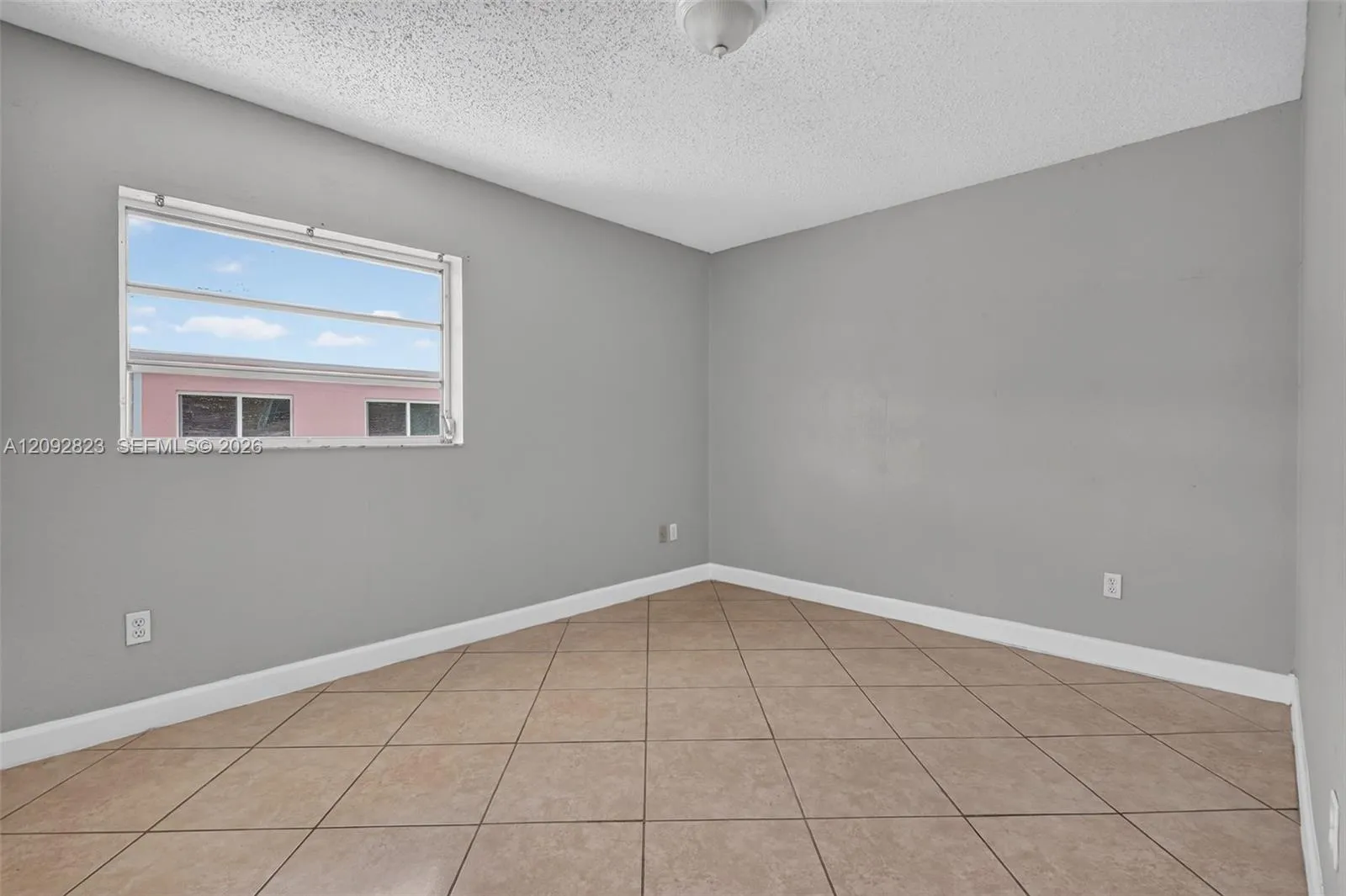 En Venta 275 W 68th Street 106, Hialeah, FL 33014, Hialeah, FL 33014