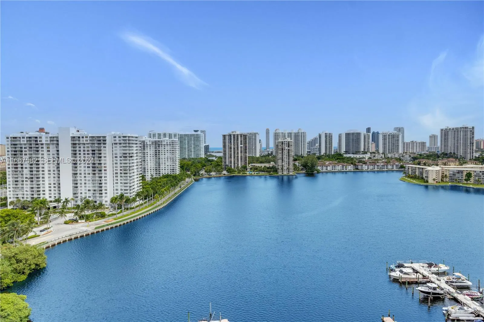Foto de propiedad en 2750 NE 183rd Street 1910, Aventura, FL 33160 Aventura con MLS# 