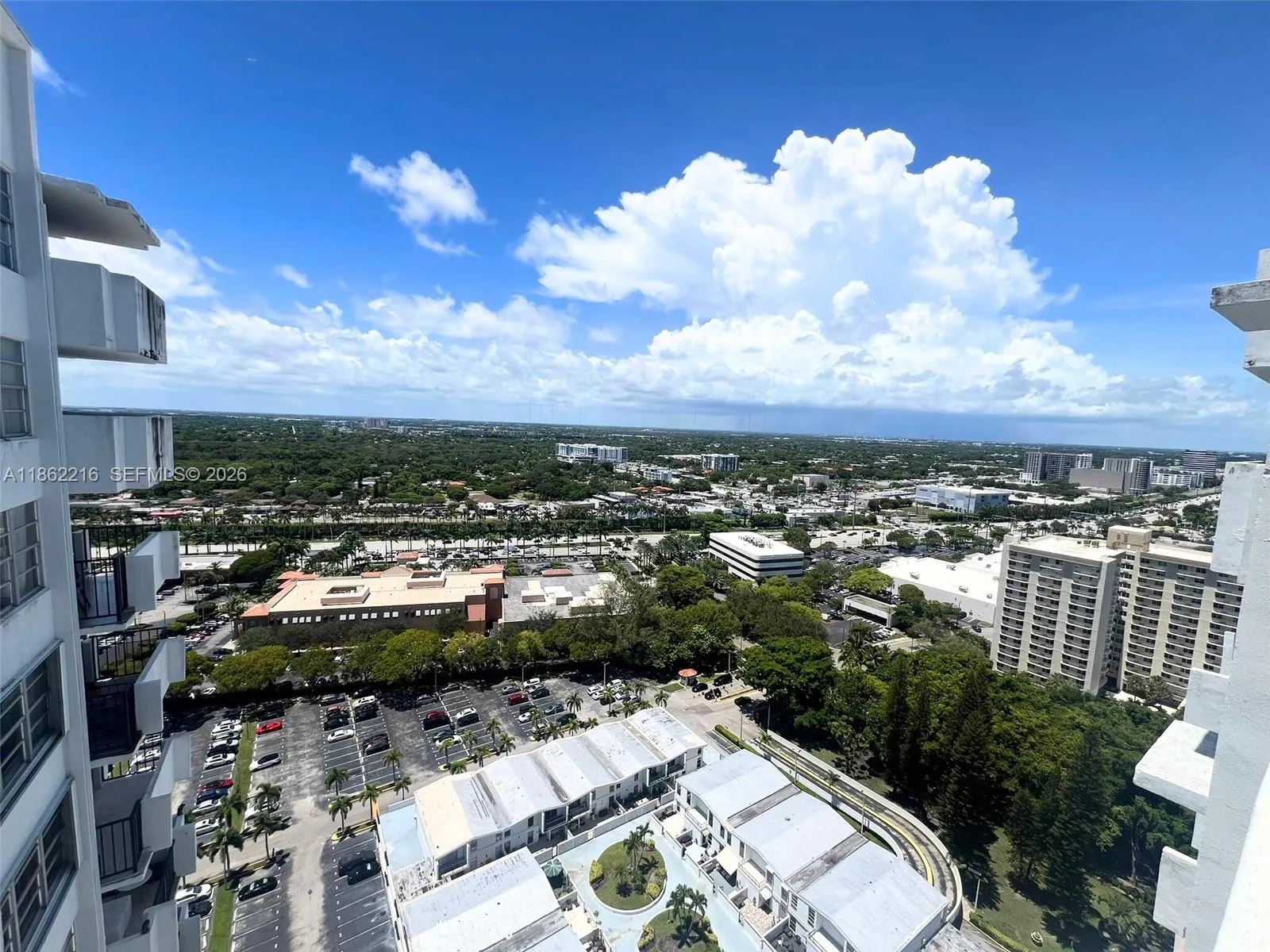 Foto de propiedad en 2750 NE 183rd Street 2707, Aventura, FL 33160 Aventura con MLS# 