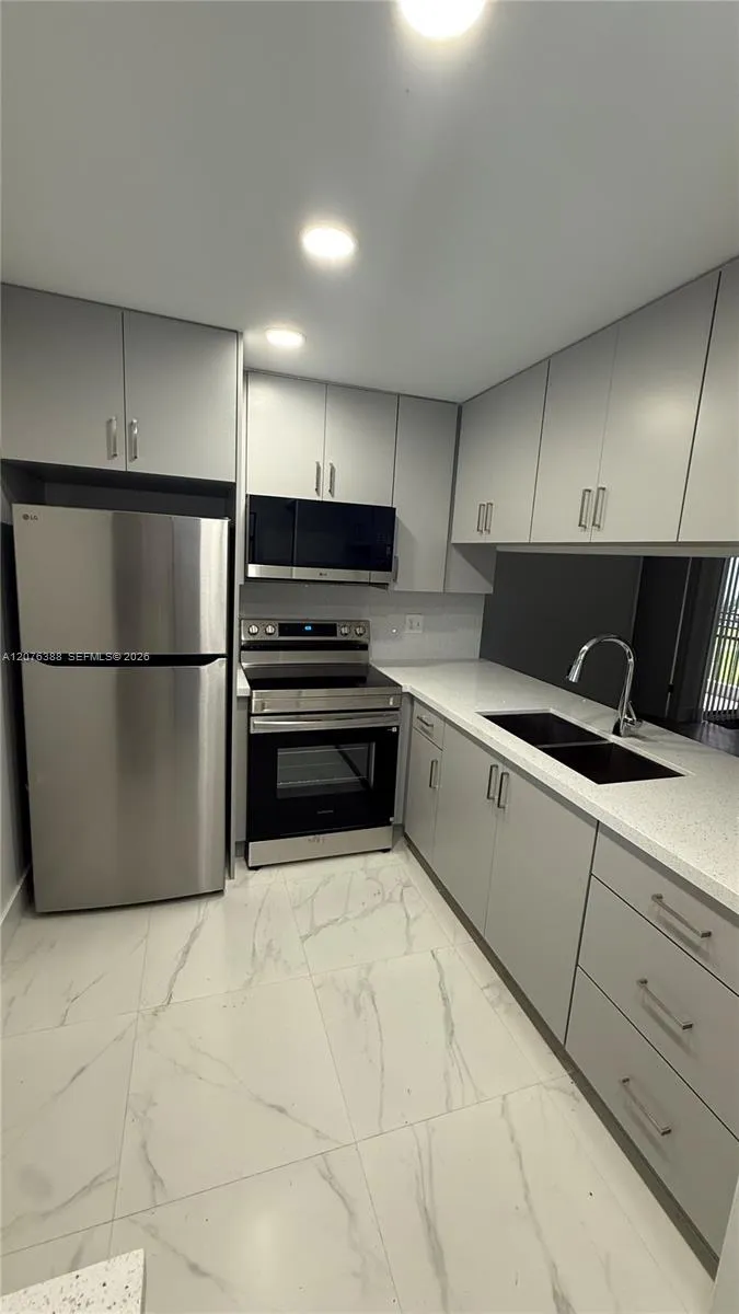 En Venta 2750 W 63rd Place 12-24, Hialeah, FL 33016, Hialeah, FL 33016