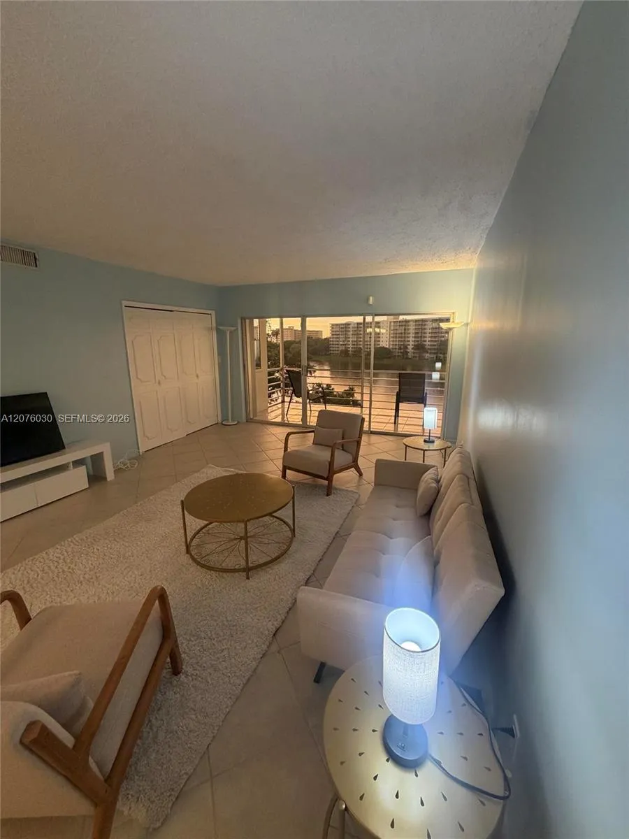 Foto de propiedad en 2751 N Palm Aire Drive 502, Pompano Beach, FL 33069 Pompano Beach con MLS#