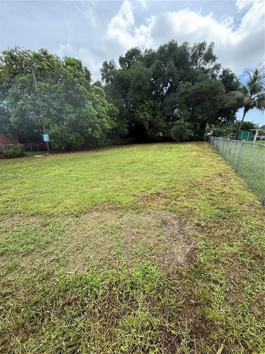 En Venta 2754 NW 49th Street, Miami, FL 33142, Miami, FL 33142