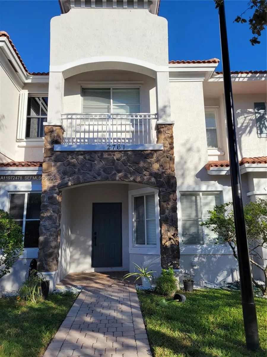 Foto de propiedad en 2761 SW 82nd Avenue 102, Miramar, FL 33025 Miramar con MLS# 