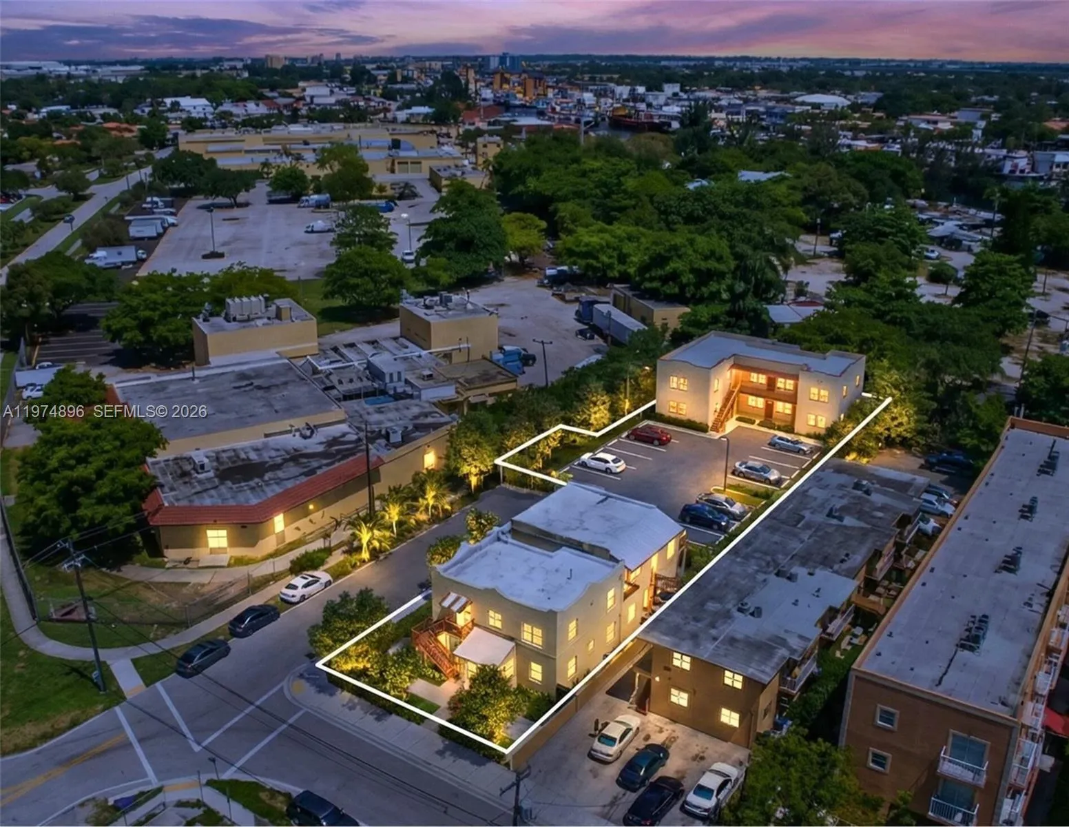Foto de propiedad en 2765 NW 17th Terrace, Miami, FL 33125 Miami con MLS# 