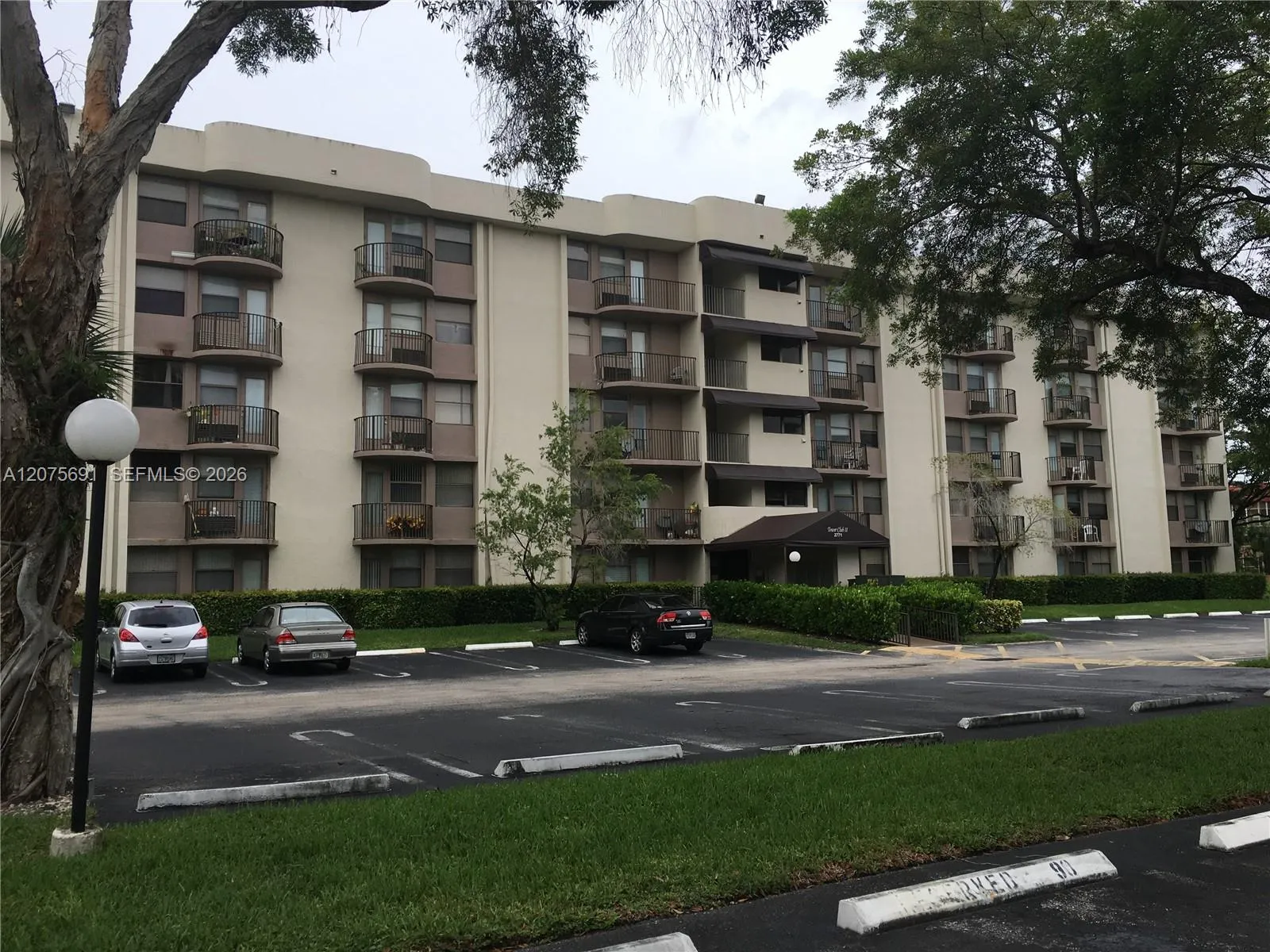 Foto de propiedad en 2771 Riverside Drive 214-A, Coral Springs, FL 33065 Coral Springs con MLS# 