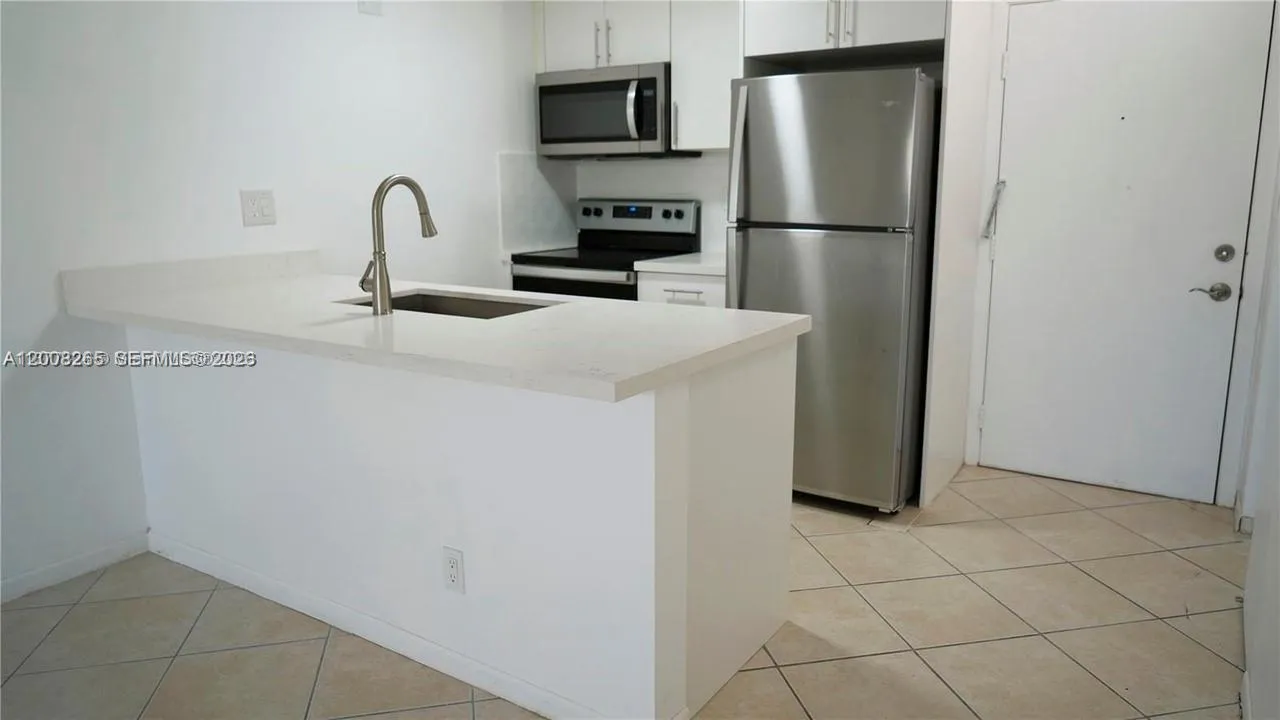 Foto de propiedad en 2771 Riverside Drive 405-A, Coral Springs, FL 33065 Coral Springs con MLS# 