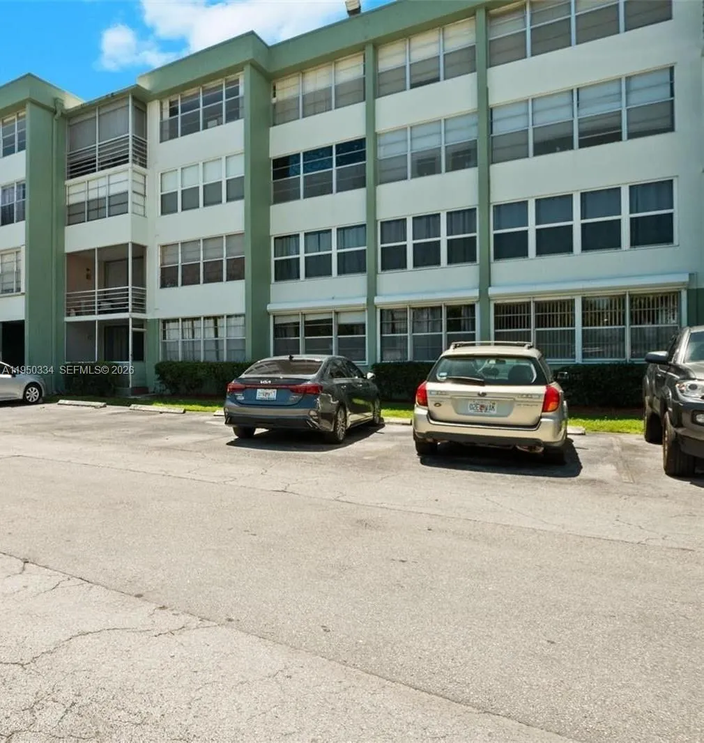 Foto de propiedad en 2771 Taft Street 411, Hollywood, FL 33020 Hollywood con MLS# 