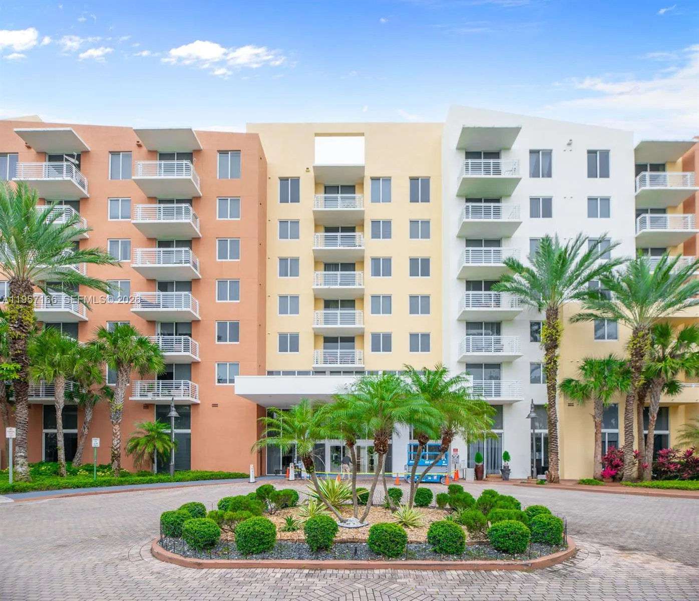 Foto de propiedad en 2775 NE 187th Street 215, Aventura, FL 33180 Aventura con MLS# 