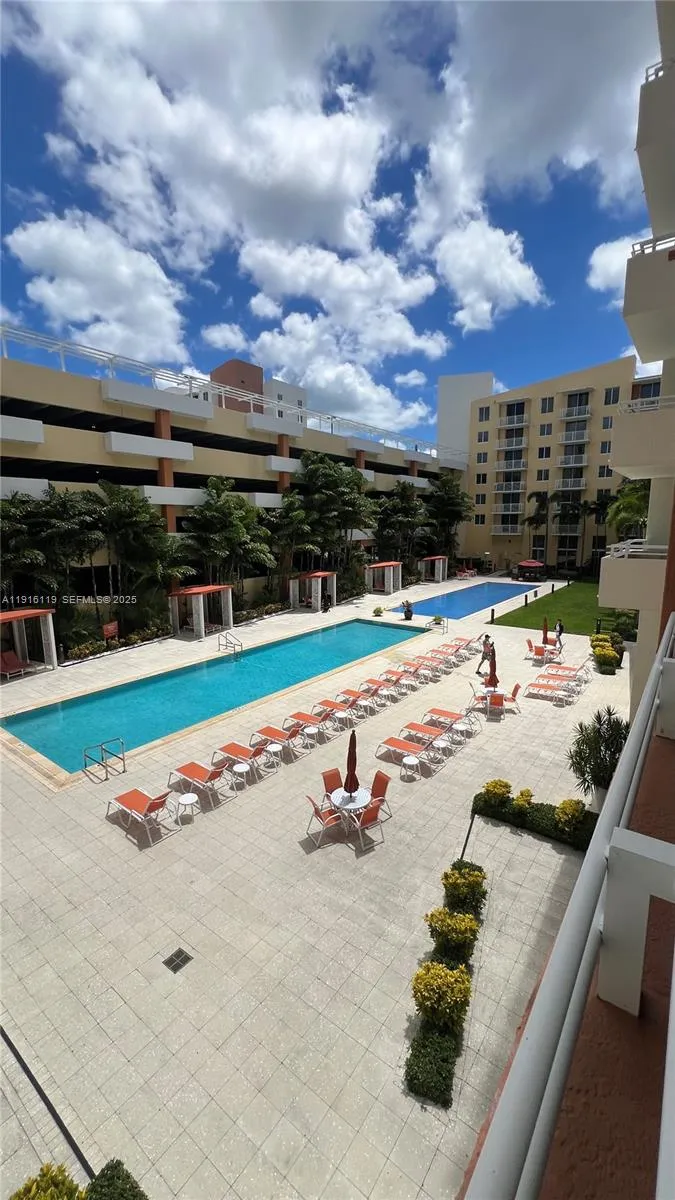 Foto de propiedad en 2775 NE 187th Street 227, Aventura, FL 33180 Aventura con MLS# 