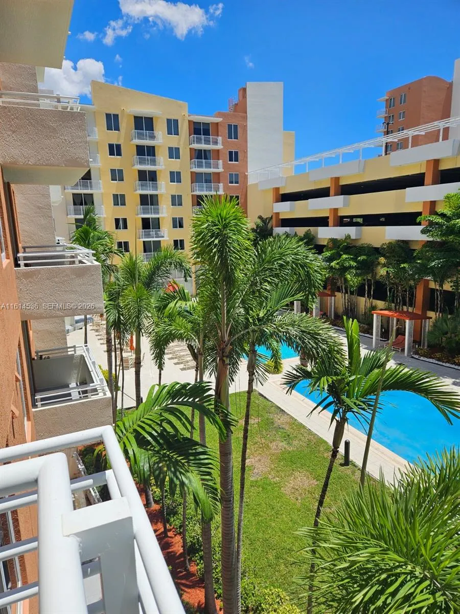 Foto de propiedad en 2775 NE 187th Street 323, Aventura, FL 33180 Aventura con MLS# 