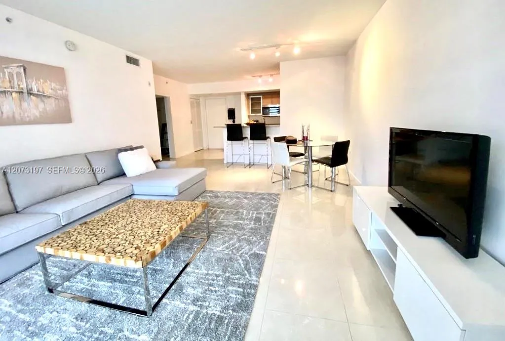 Foto de propiedad en 2775 NE 187th Street 419, Aventura, FL 33180 Aventura con MLS# 