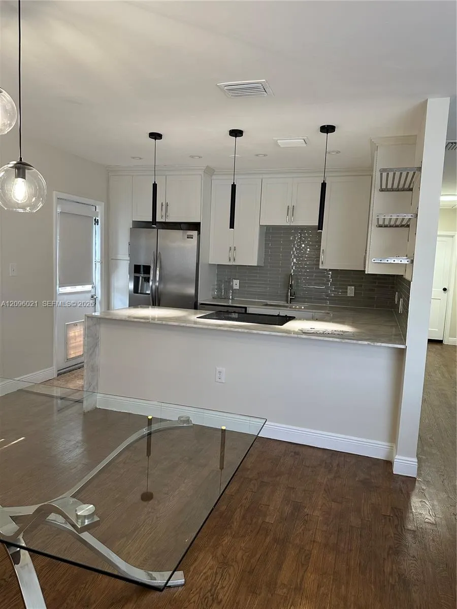 En Renta 2775 SW 1st Street 1, Miami, FL 33135, Miami, FL 33135