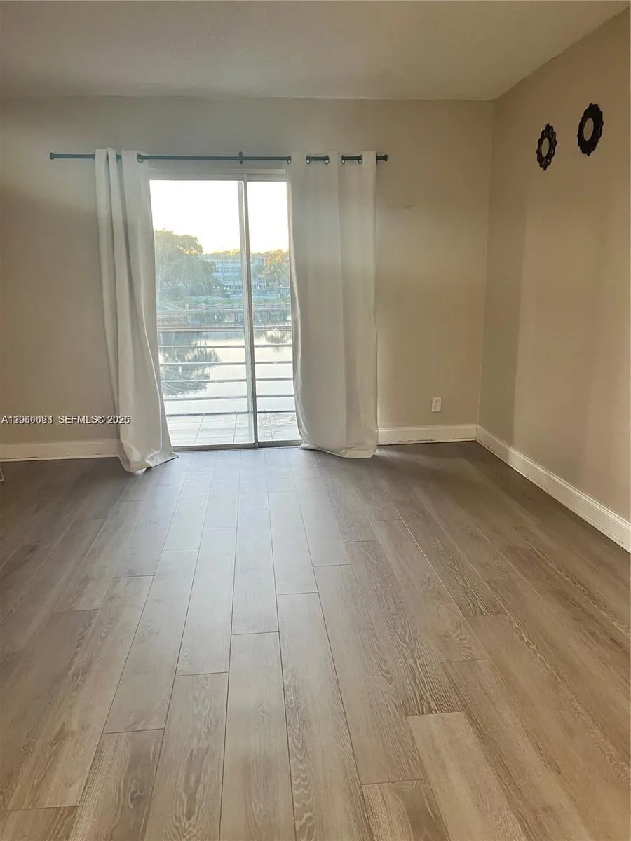 Foto de propiedad en 2775 Taft Street 305, Hollywood, FL 33020 Hollywood con MLS# 