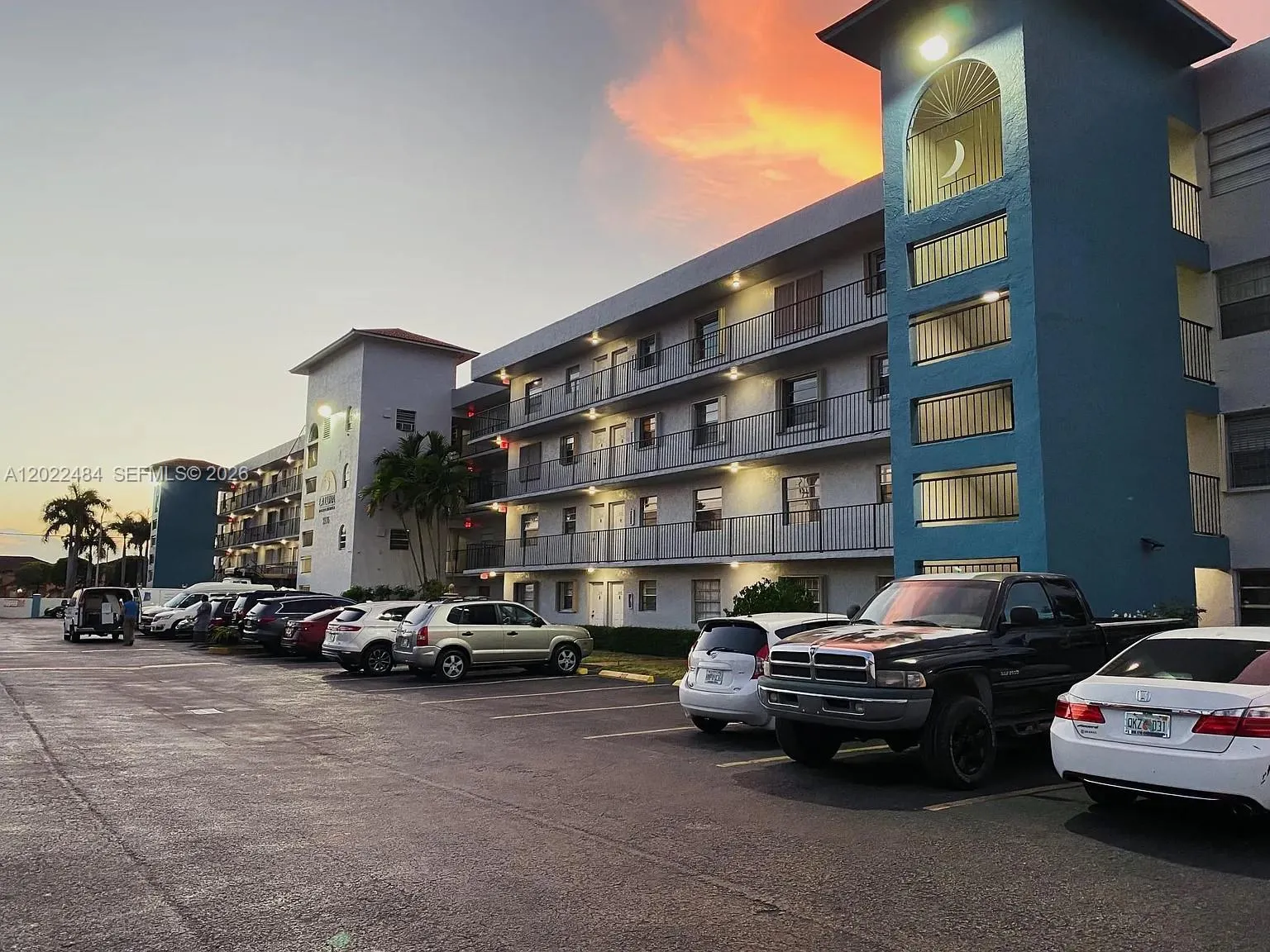 Vendido 2775 W 52nd Street 206, Hialeah, FL 33016, Hialeah, FL 33016