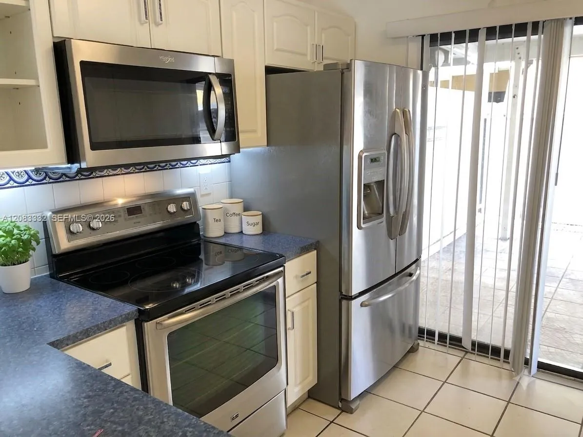 En Venta 2775 W 62nd Street 106, Hialeah, FL 33016, Hialeah, FL 33016