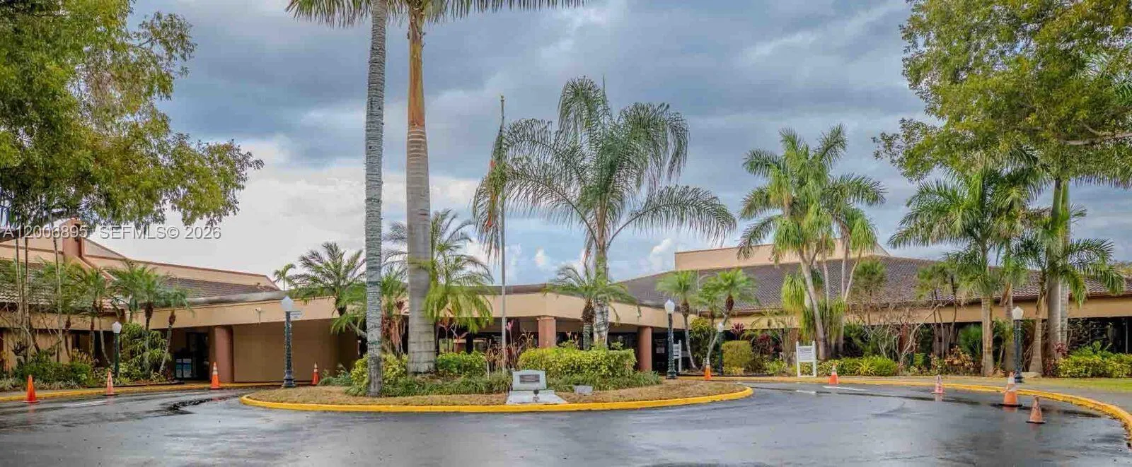 Foto de propiedad en 2780 N Pine Island Road 205, Sunrise, FL 33322 Sunrise con MLS# 