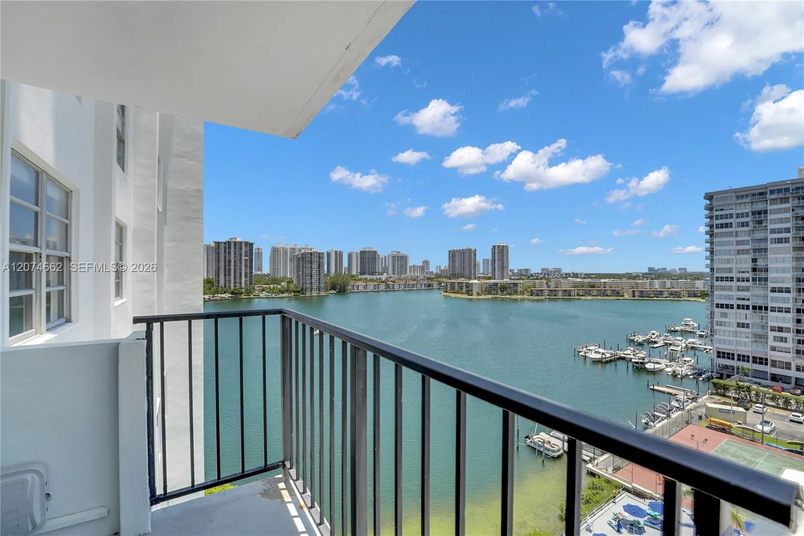 Foto de propiedad en 2780 NE 183rd Street 1114, Aventura, FL 33160 Aventura con MLS# 